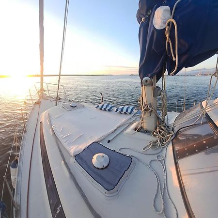 فندق Bed & Boat Brezza Del Mare فياريجيو المظهر الخارجي الصورة