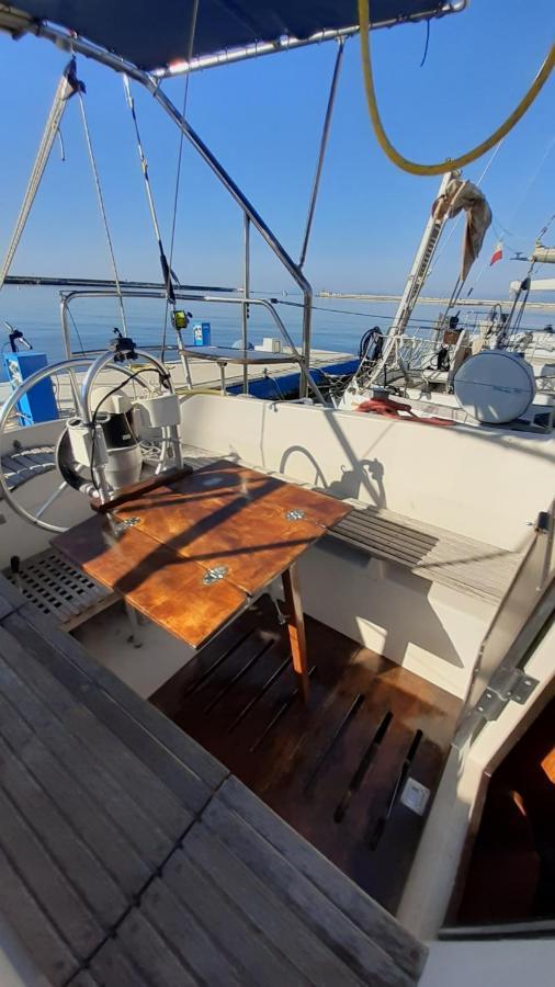 فندق Bed & Boat Brezza Del Mare فياريجيو المظهر الخارجي الصورة
