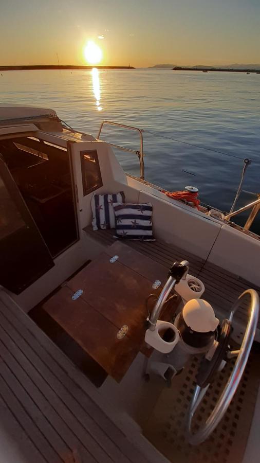 فندق Bed & Boat Brezza Del Mare فياريجيو المظهر الخارجي الصورة