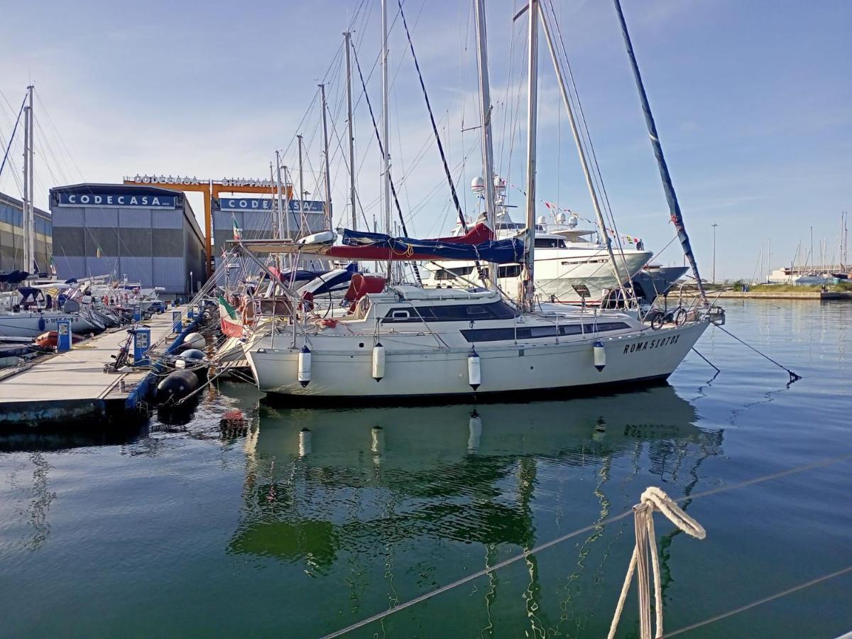 فندق Bed & Boat Brezza Del Mare فياريجيو المظهر الخارجي الصورة