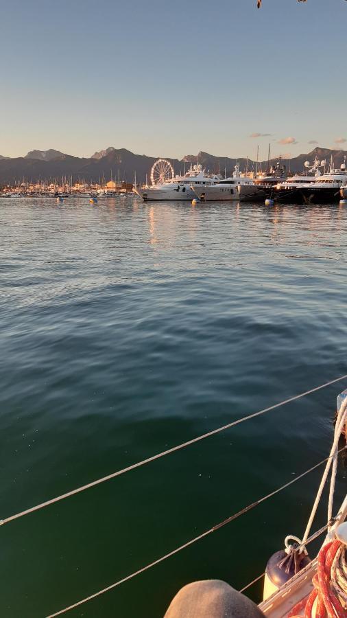 فندق Bed & Boat Brezza Del Mare فياريجيو المظهر الخارجي الصورة