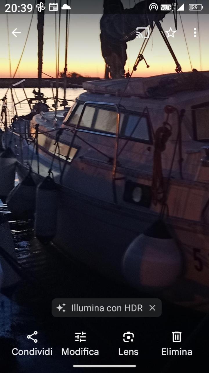 فندق Bed & Boat Brezza Del Mare فياريجيو المظهر الخارجي الصورة